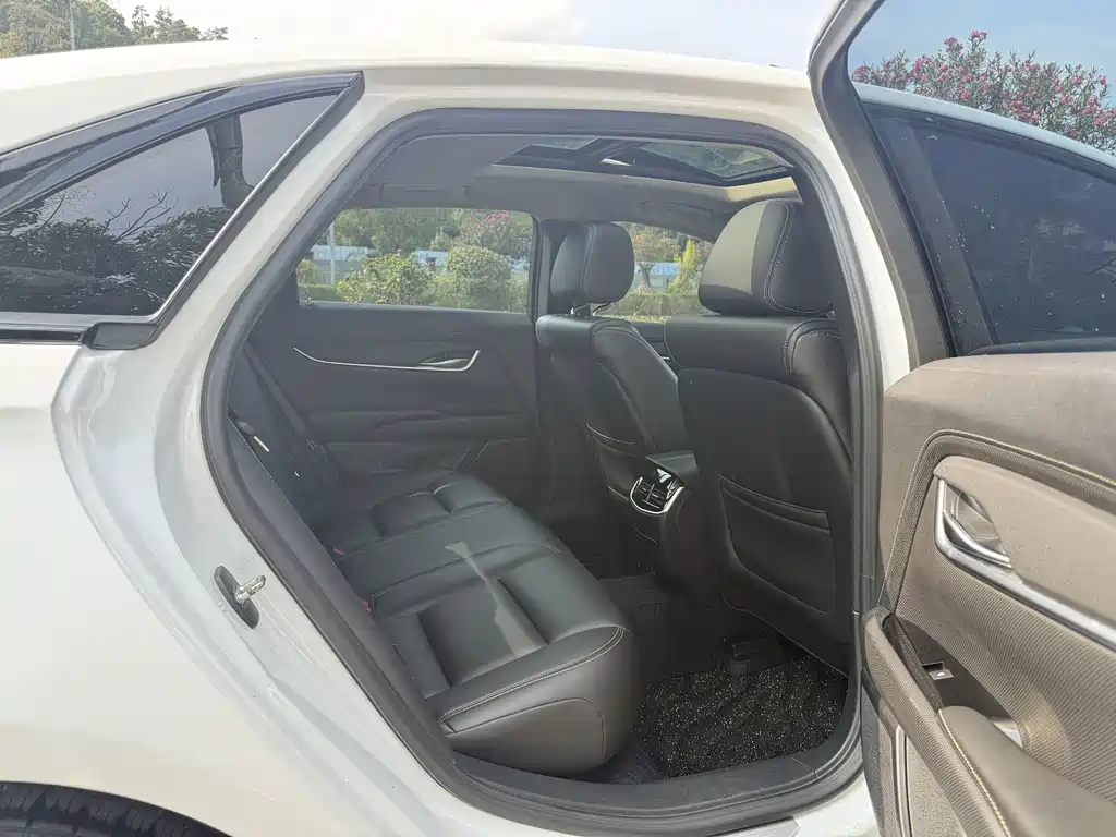 Cadillac XTS — миниатюра 7