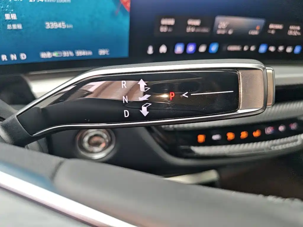 Cadillac Lyriq — миниатюра 14