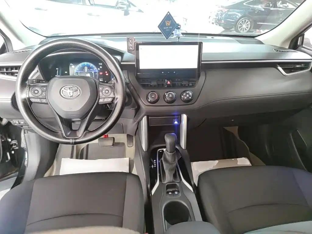 Toyota Corolla Cross — миниатюра 10