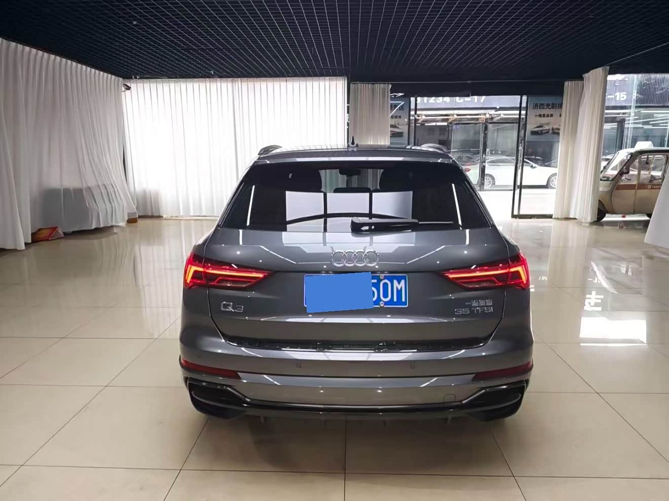 Audi Q3 1.4 л 2023 г. Серебристо-серый, пробег 38000 км