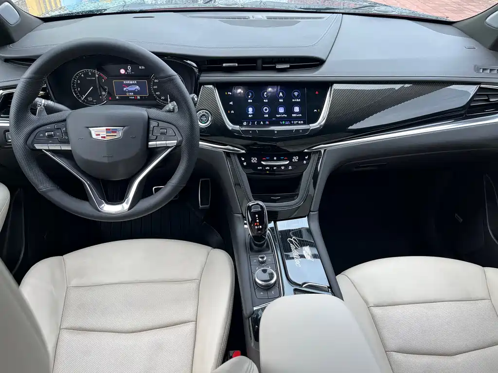 CADILLAC XT6