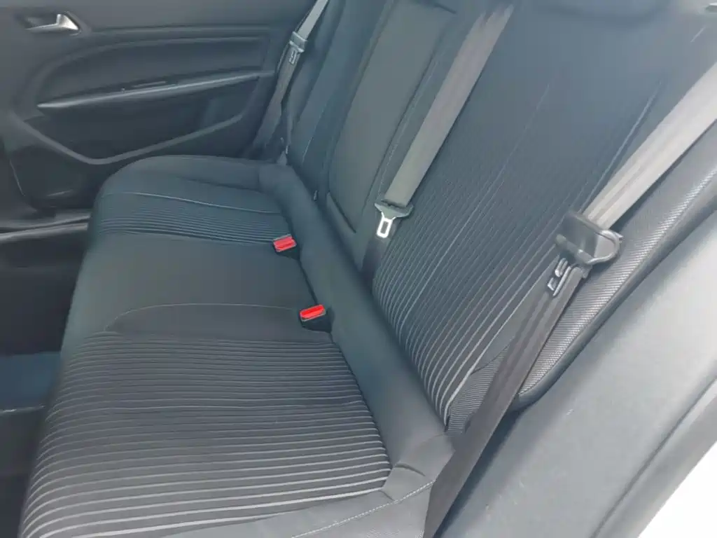 Peugeot 408 — миниатюра 17