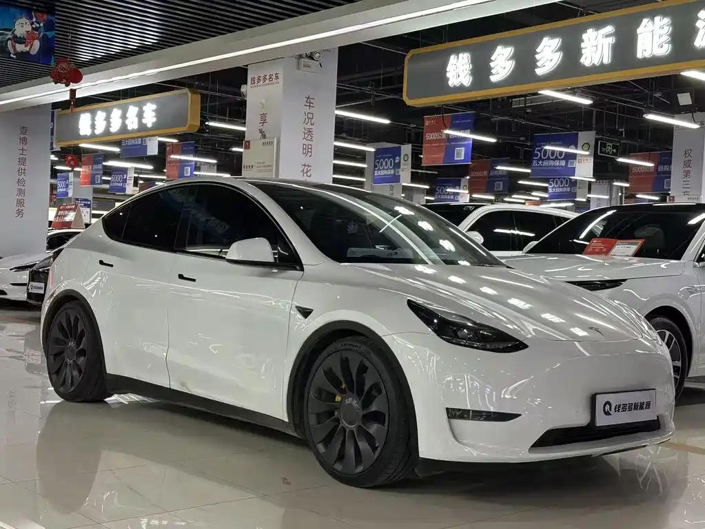 TESLA MODEL Y