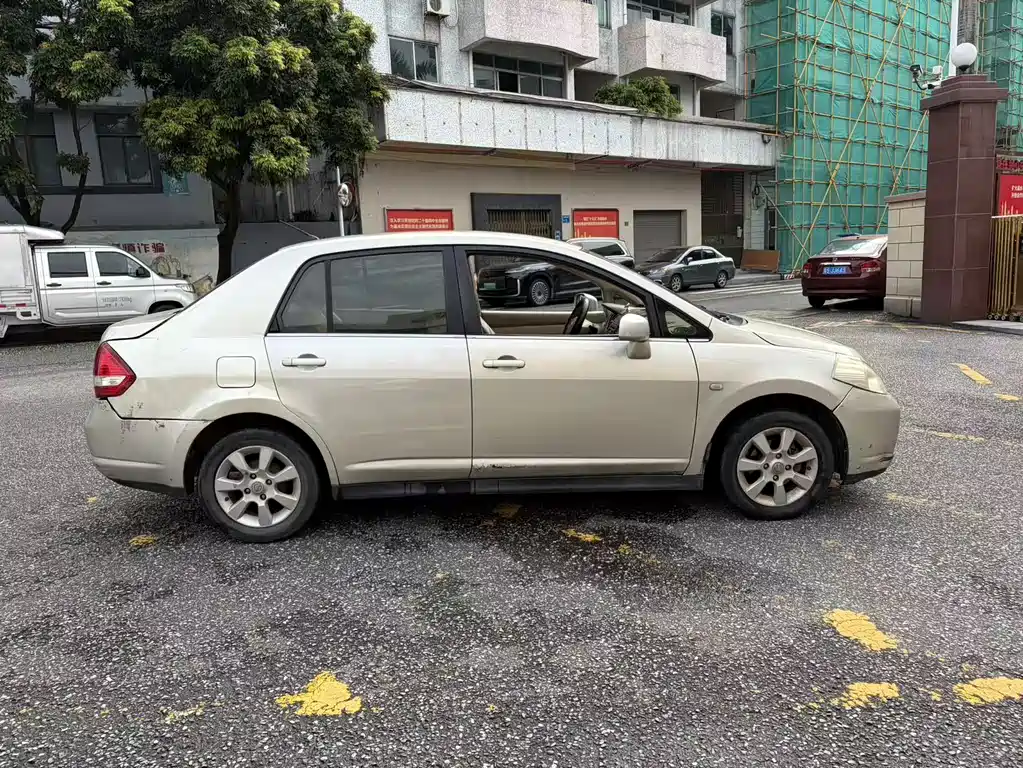 Nissan Tiida 2006 1.6JE MT