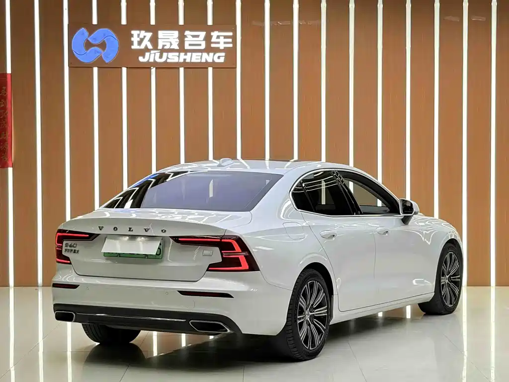 Volvo S60 2021 T8 E Luxury