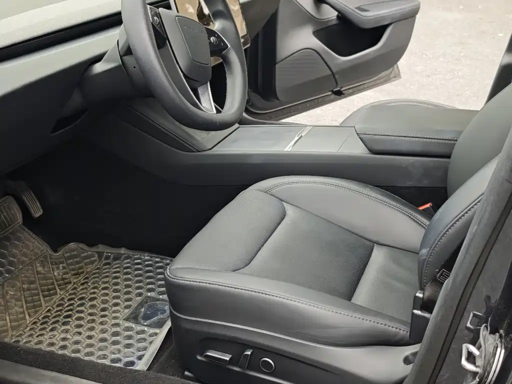 Tesla Model 3 — миниатюра 7