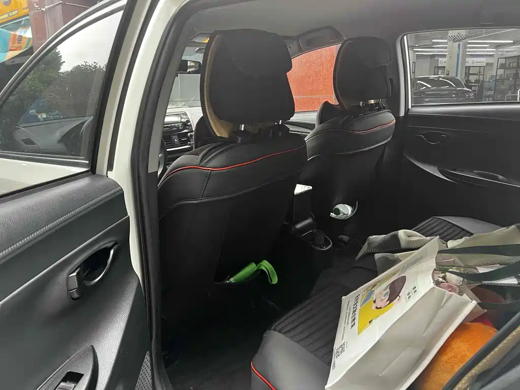 Toyota Yaris L — миниатюра 4