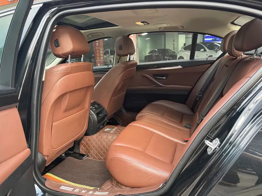 BMW 5 Series — миниатюра 8