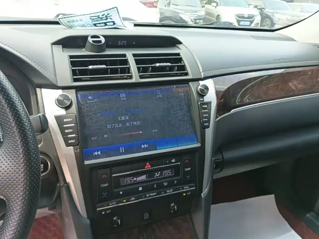 Toyota Camry — миниатюра 13