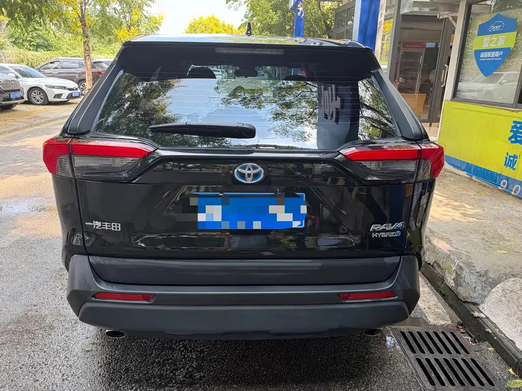 Toyota RAV4 — миниатюра 2