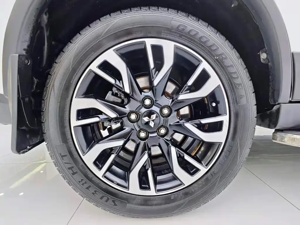 Mitsubishi Outlander — миниатюра 14