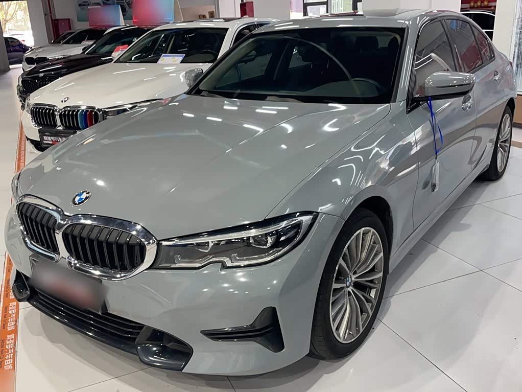 BMW 3 Series 2.0 л 2022 г. Серебристо-серый, пробег 40300 км