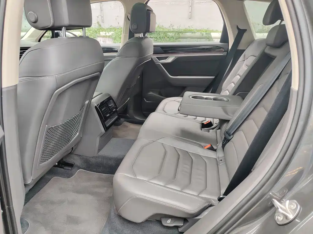 Volkswagen Touareg — миниатюра 10