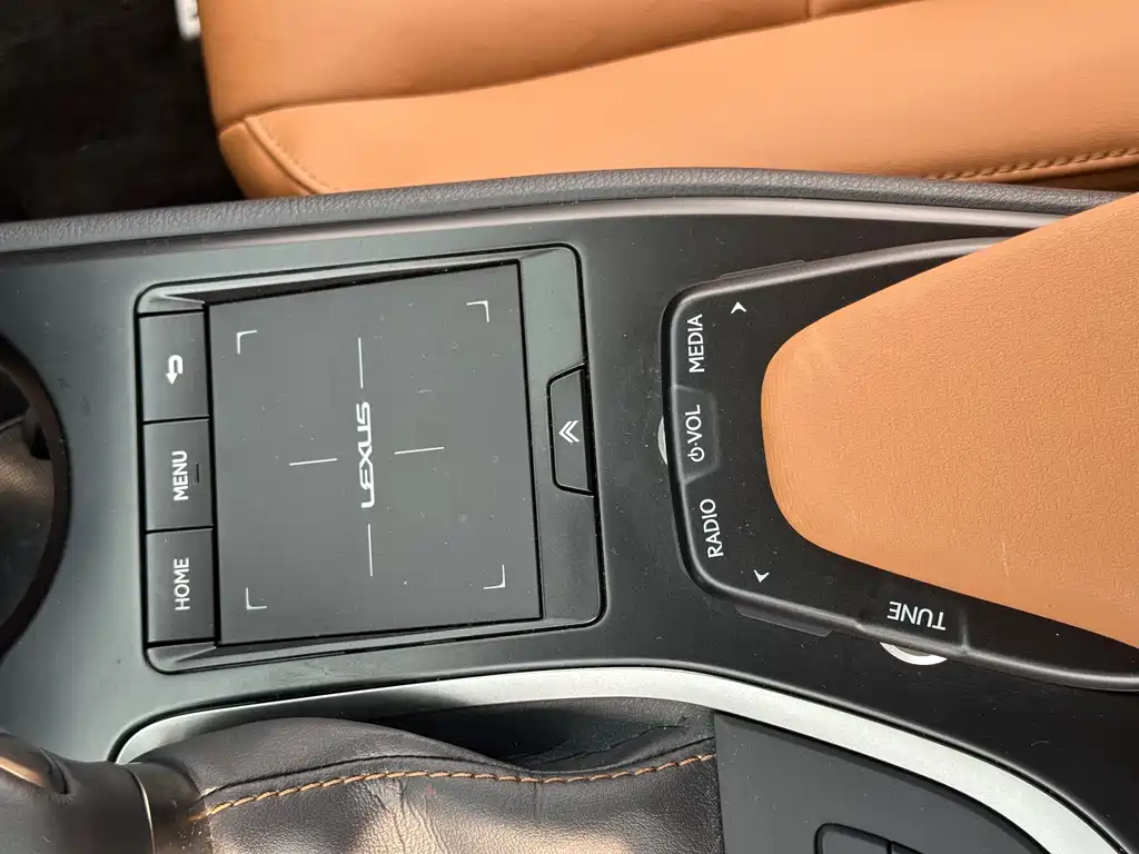 Lexus UX — миниатюра 10