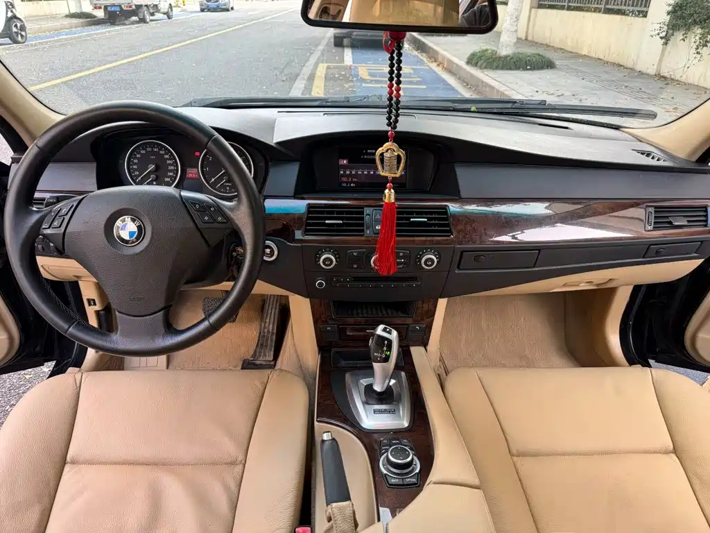 BMW 5 Series — миниатюра 14
