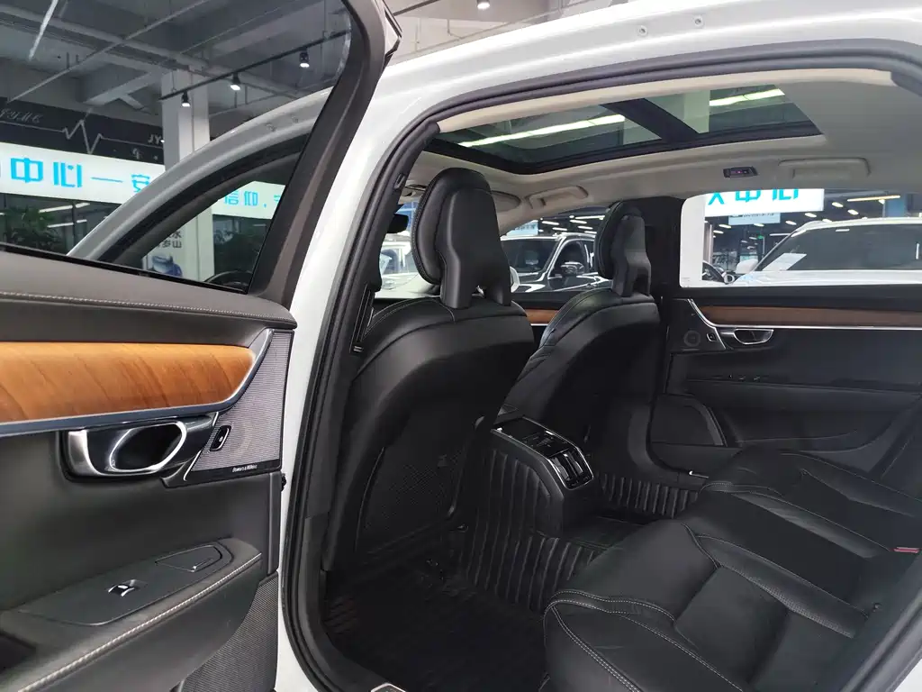 Volvo S90 — миниатюра 6