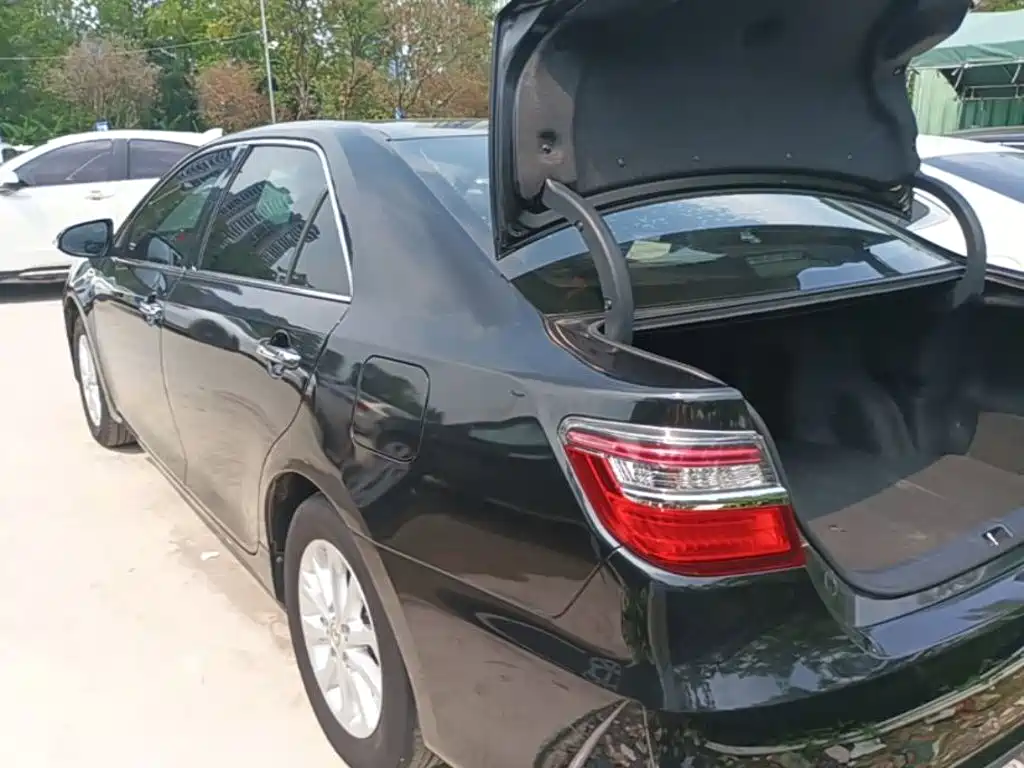Toyota Camry — миниатюра 5