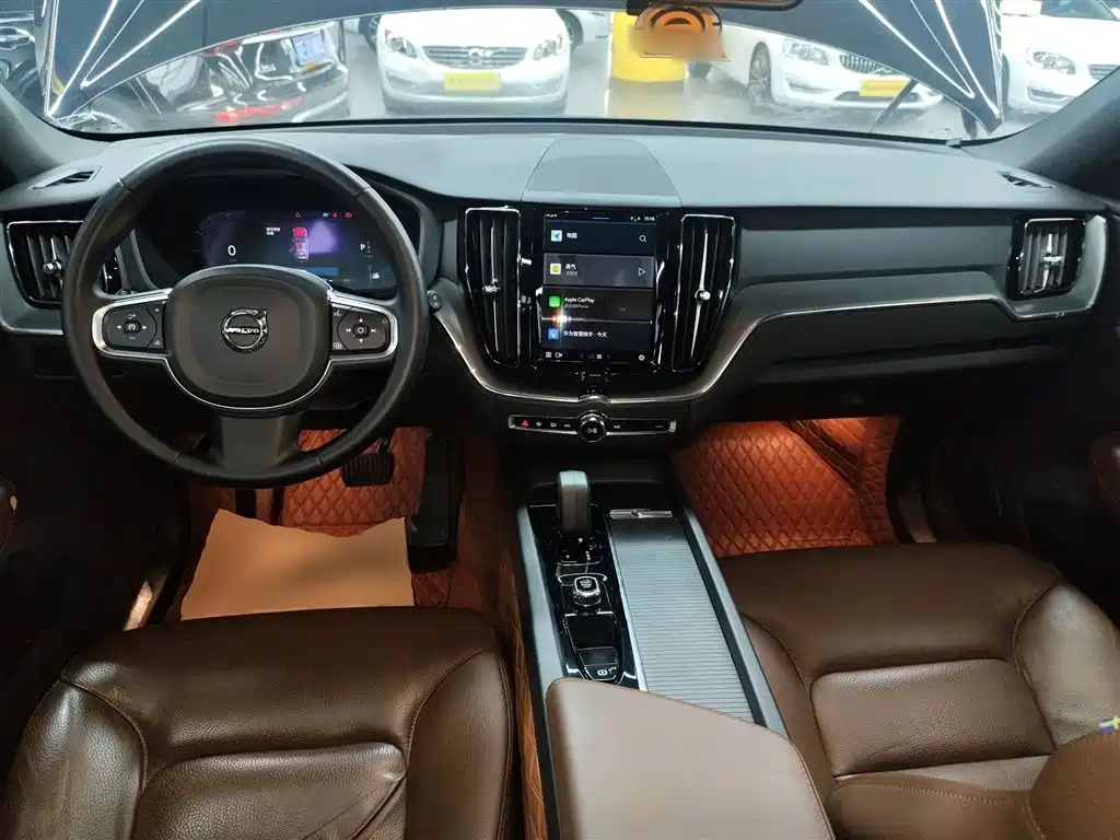Volvo XC60 - фото 10