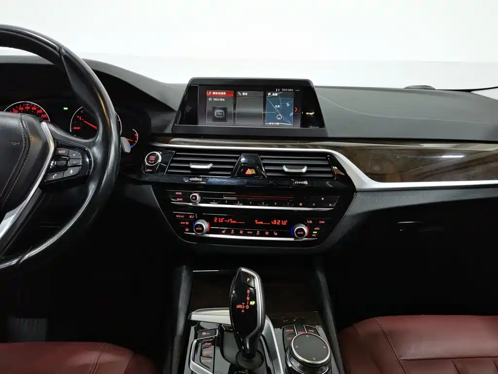 BMW 5 Series — миниатюра 12