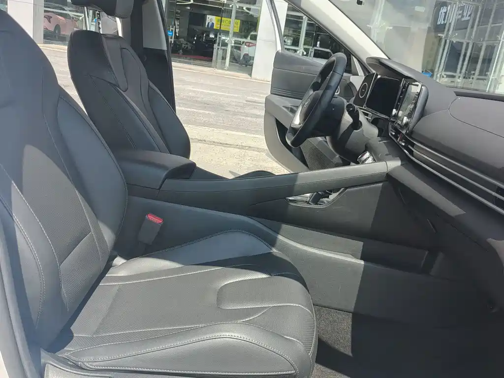 Hyundai Elantra — миниатюра 7