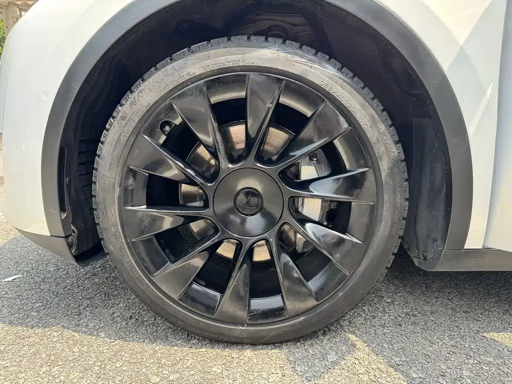 Tesla Model Y — миниатюра 29