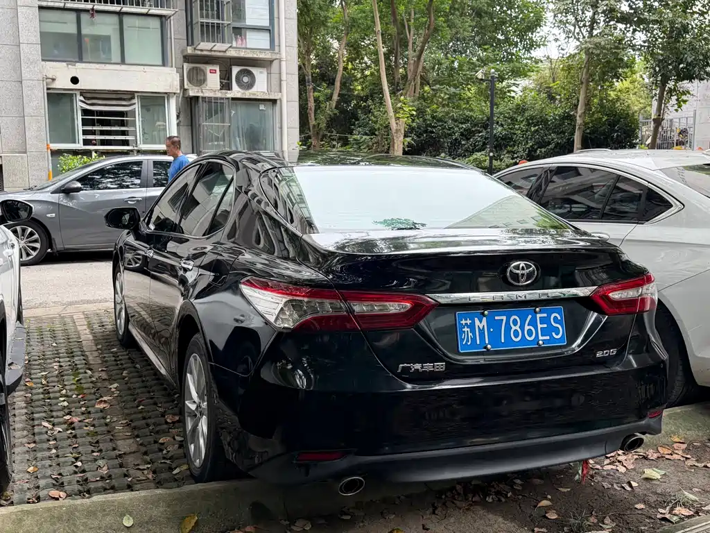 Toyota Camry — миниатюра 6