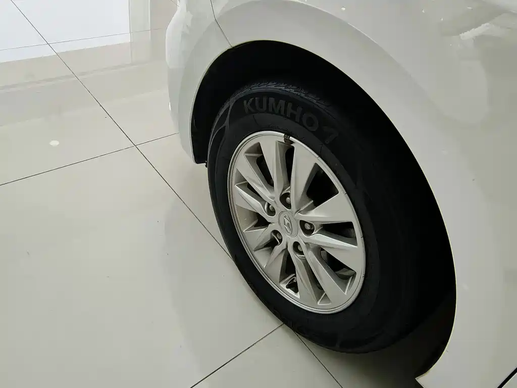 Hyundai Elantra — миниатюра 27
