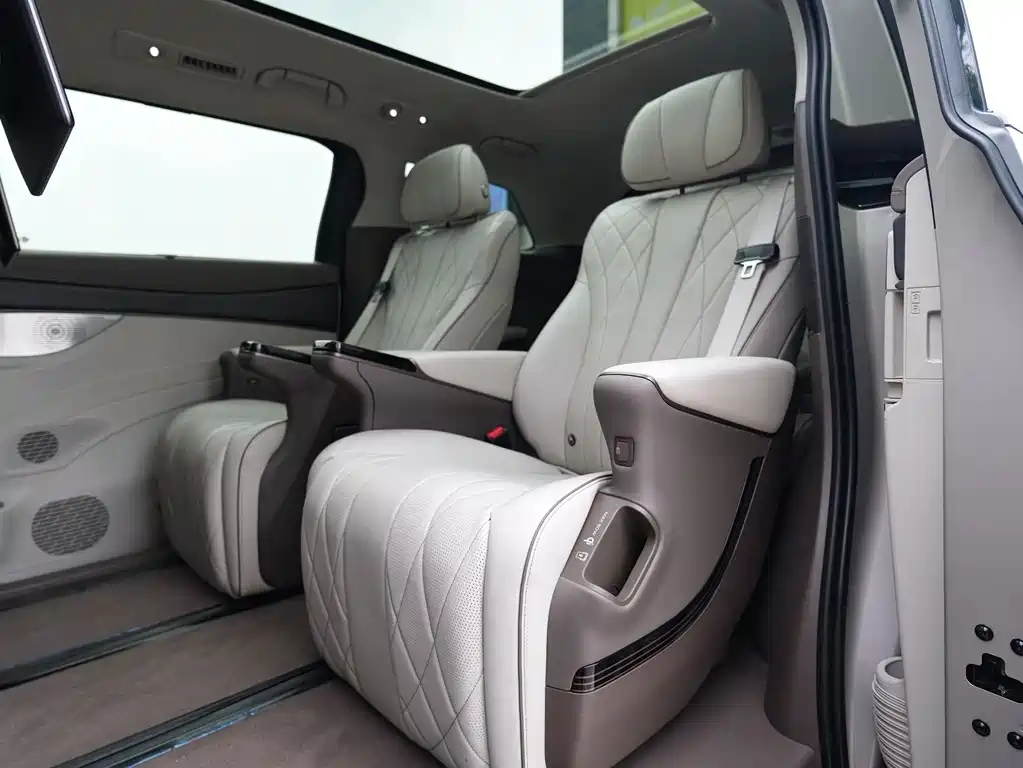 Denza D9 DM-i 970 4WD Flagship Type, фото 8