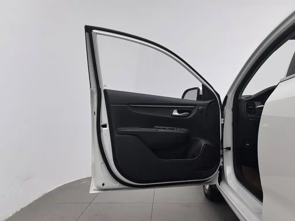 Kia K2 — миниатюра 8