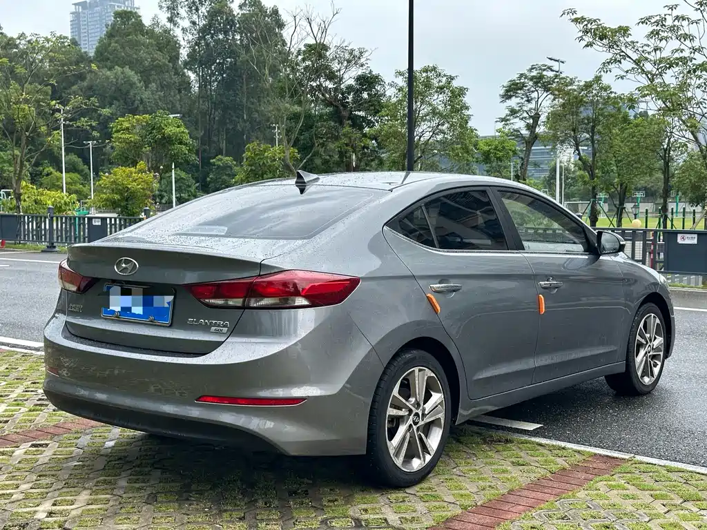 Hyundai Elantra — миниатюра 9
