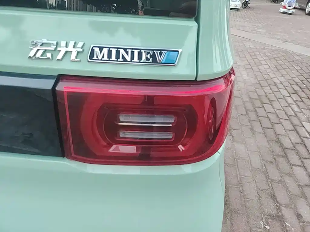 Wuling MINIEV — миниатюра 8