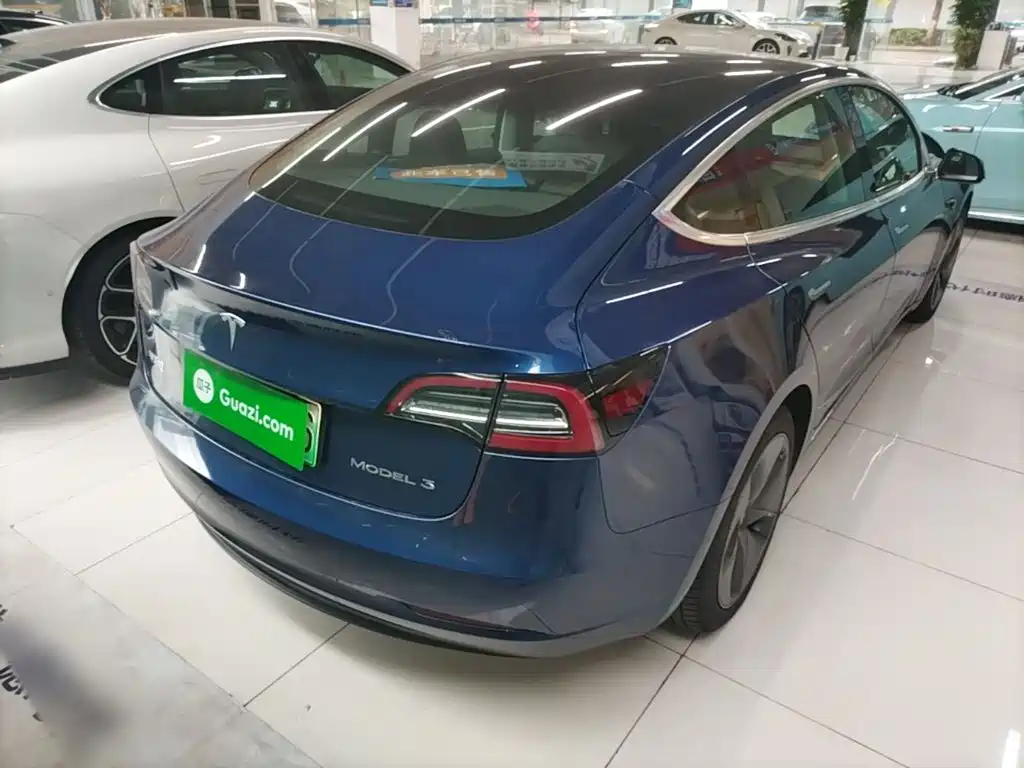 Tesla Model 3 — миниатюра 7