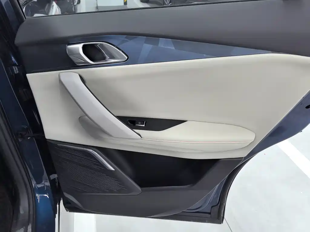 Lynk & Co 06 — миниатюра 11
