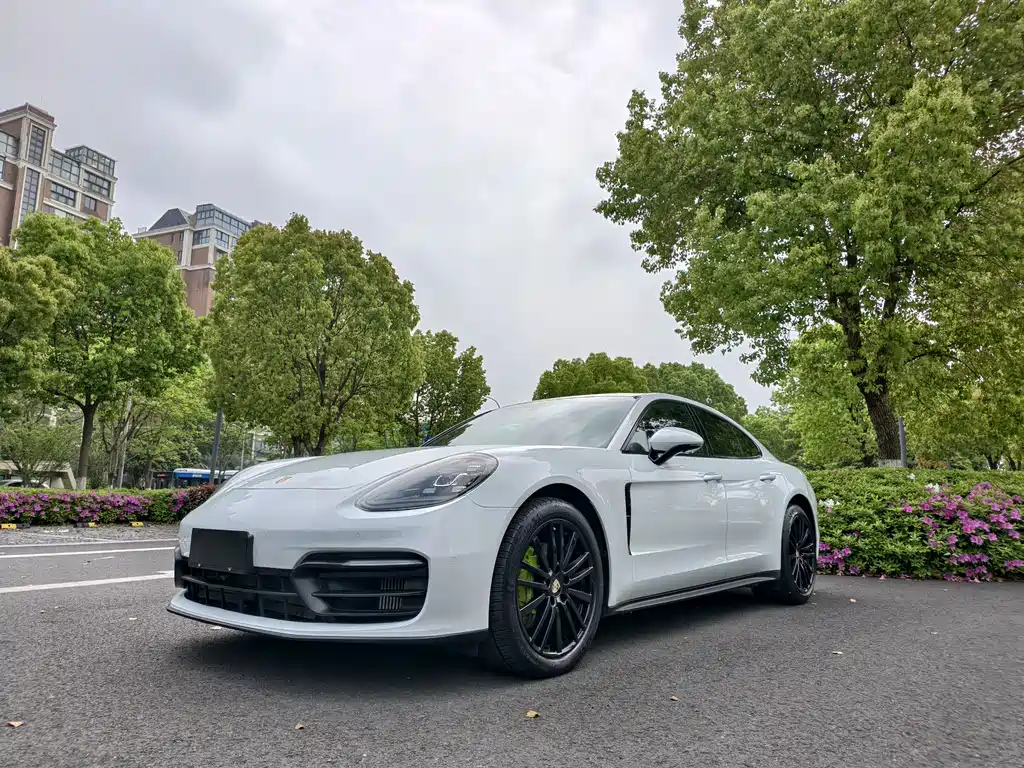 Porsche Panamera 2021