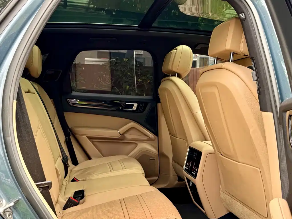 Porsche Cayenne — миниатюра 12