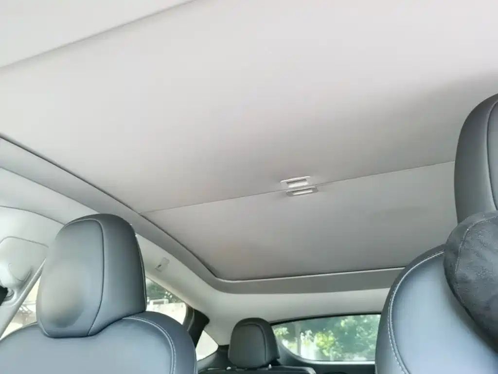 Tesla Model Y — миниатюра 18