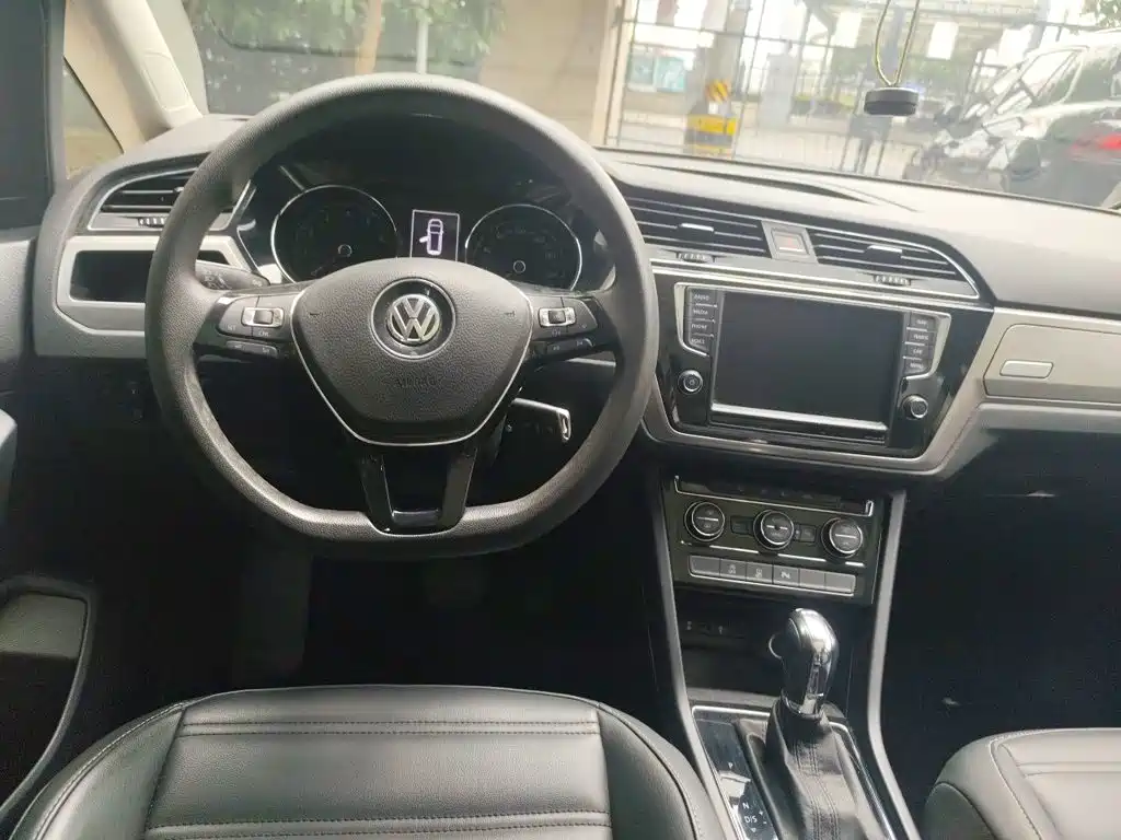 Volkswagen Touran — миниатюра 6
