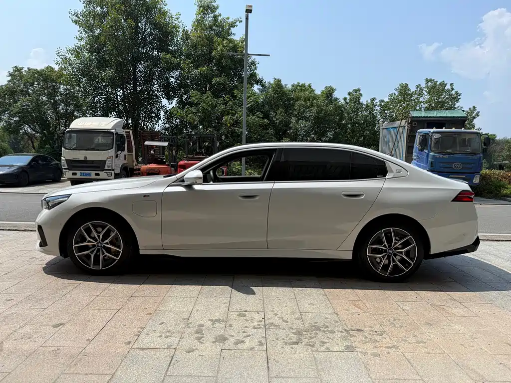 BMW i5 — миниатюра 4