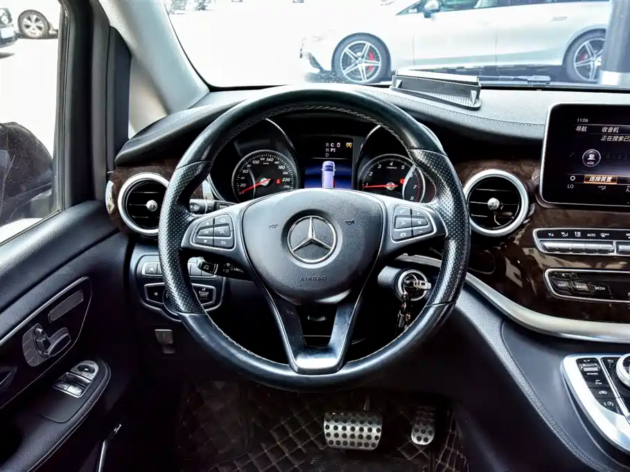 Mercedes-Benz V-Class — миниатюра 27