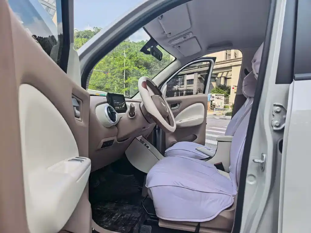 Wuling MINIEV — миниатюра 5