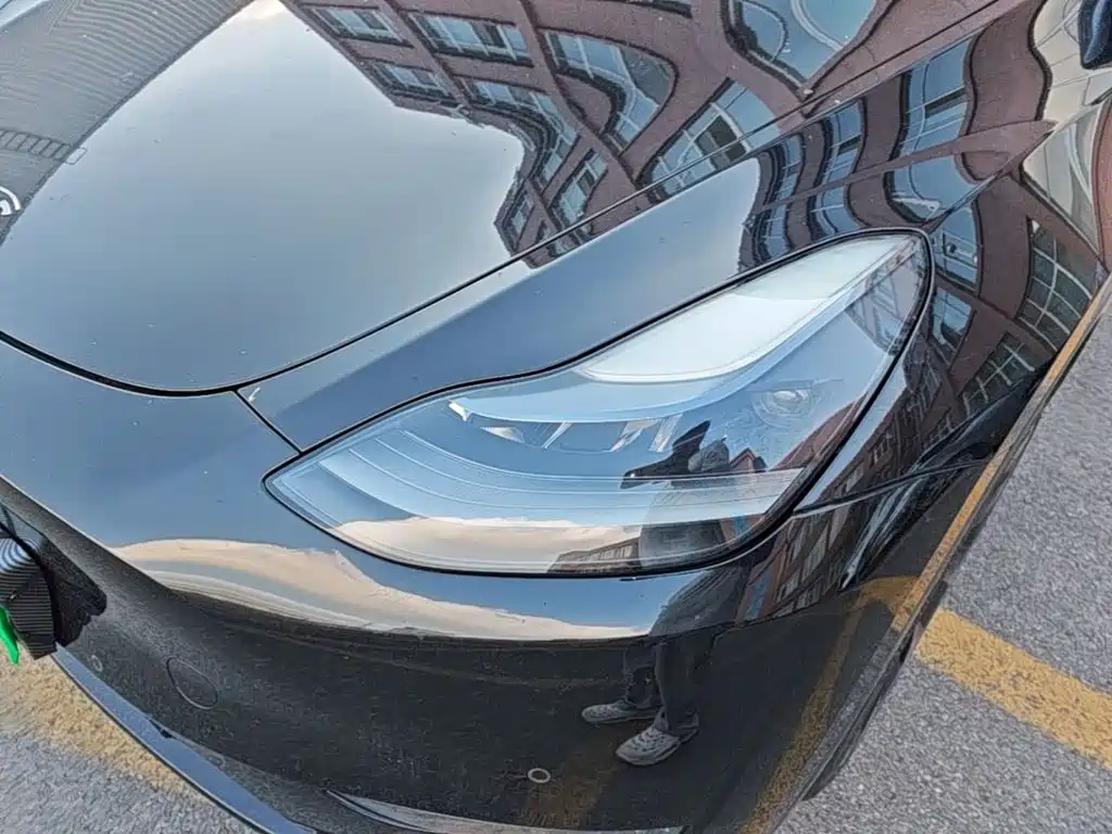 Tesla Model Y — миниатюра 24