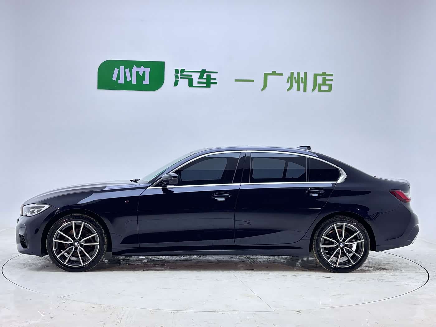 BMW 3 Series 2.0 л 2022 г. Чёрный, пробег 42000 км