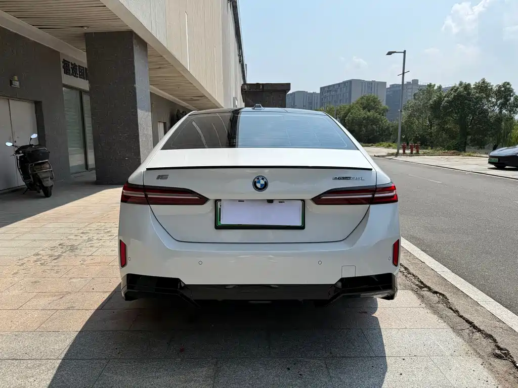 BMW i5 — миниатюра 7