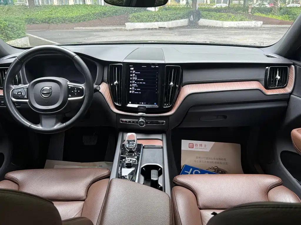 Volvo XC60 2022 B5 Luxury
