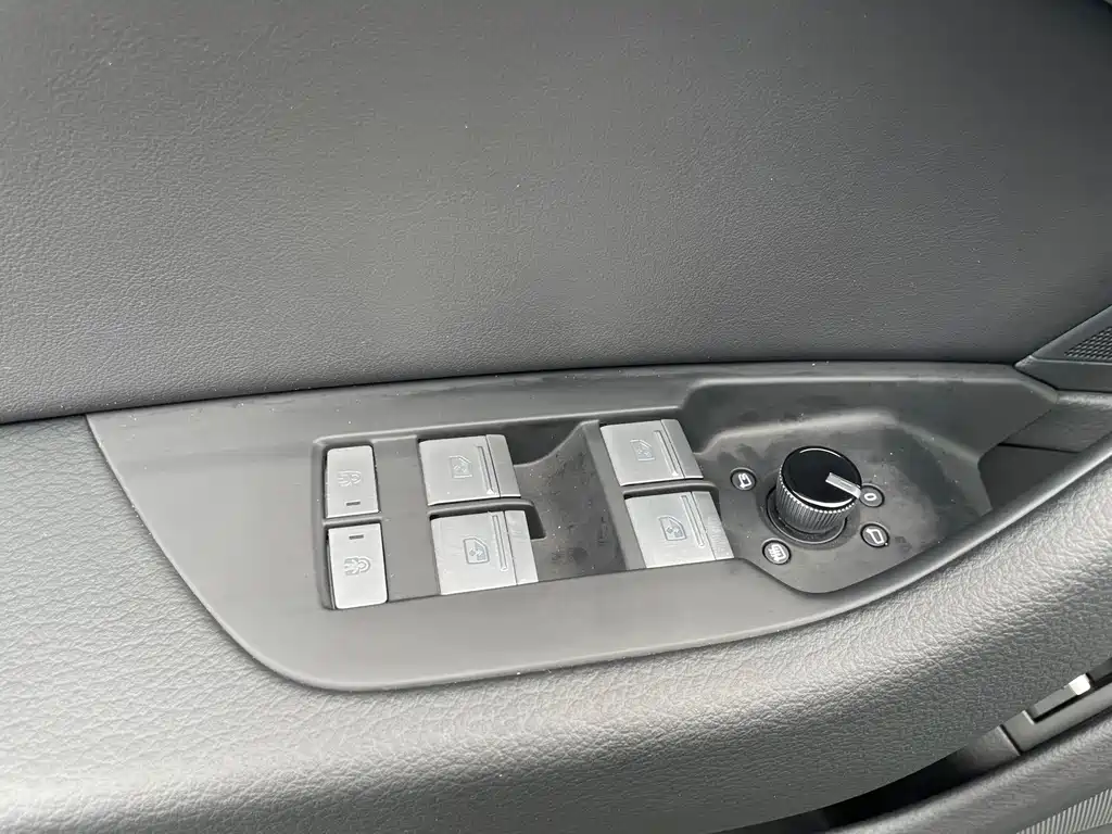 Audi A6L — миниатюра 4