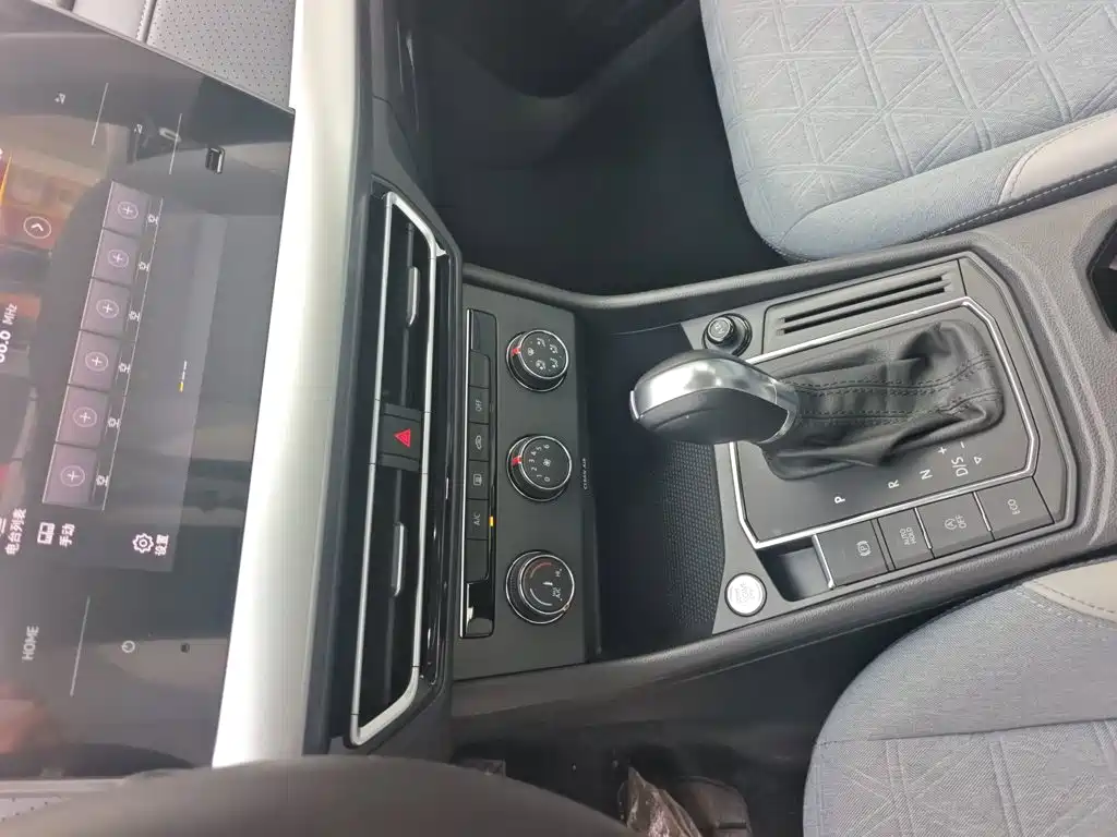 Volkswagen Lavida — миниатюра 11