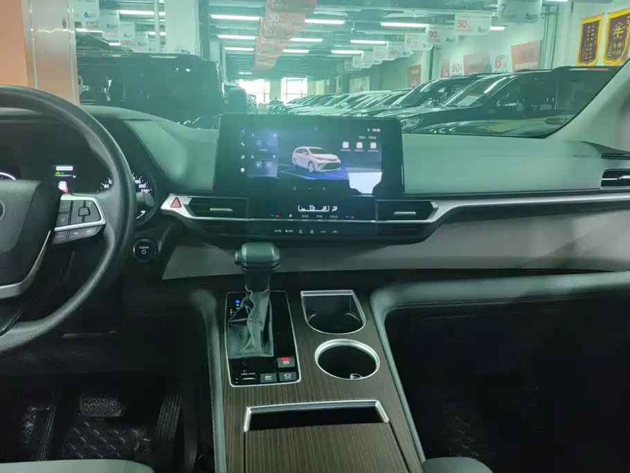 Toyota Granvia — миниатюра 13