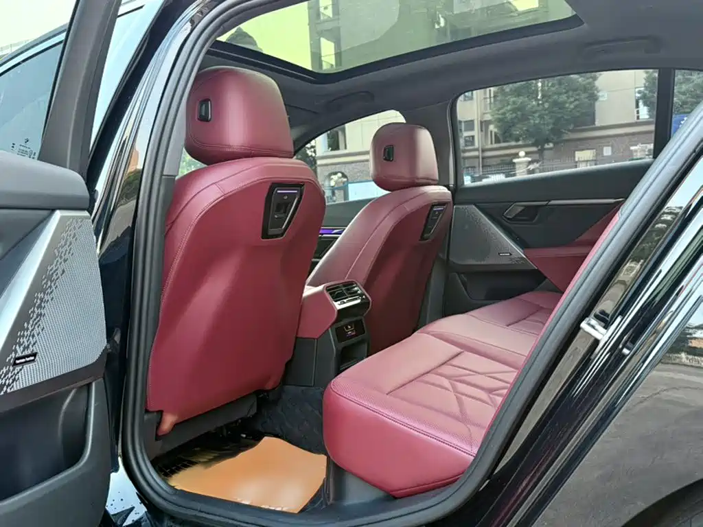 BMW 5 Series — миниатюра 24