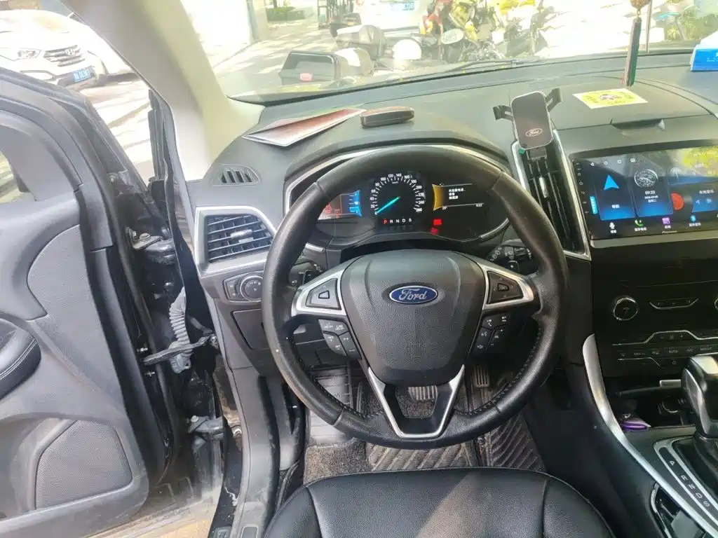 Ford Edge — миниатюра 6