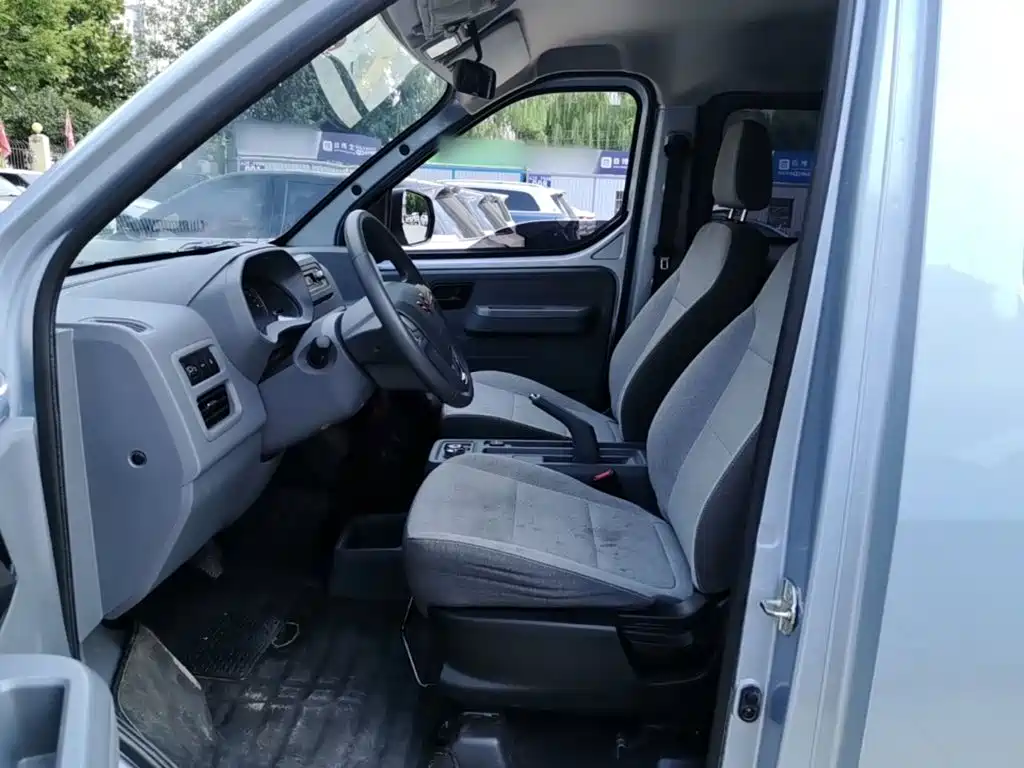 Wuling Yangguang — миниатюра 15